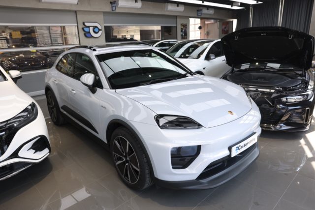 Porsche Macan EV