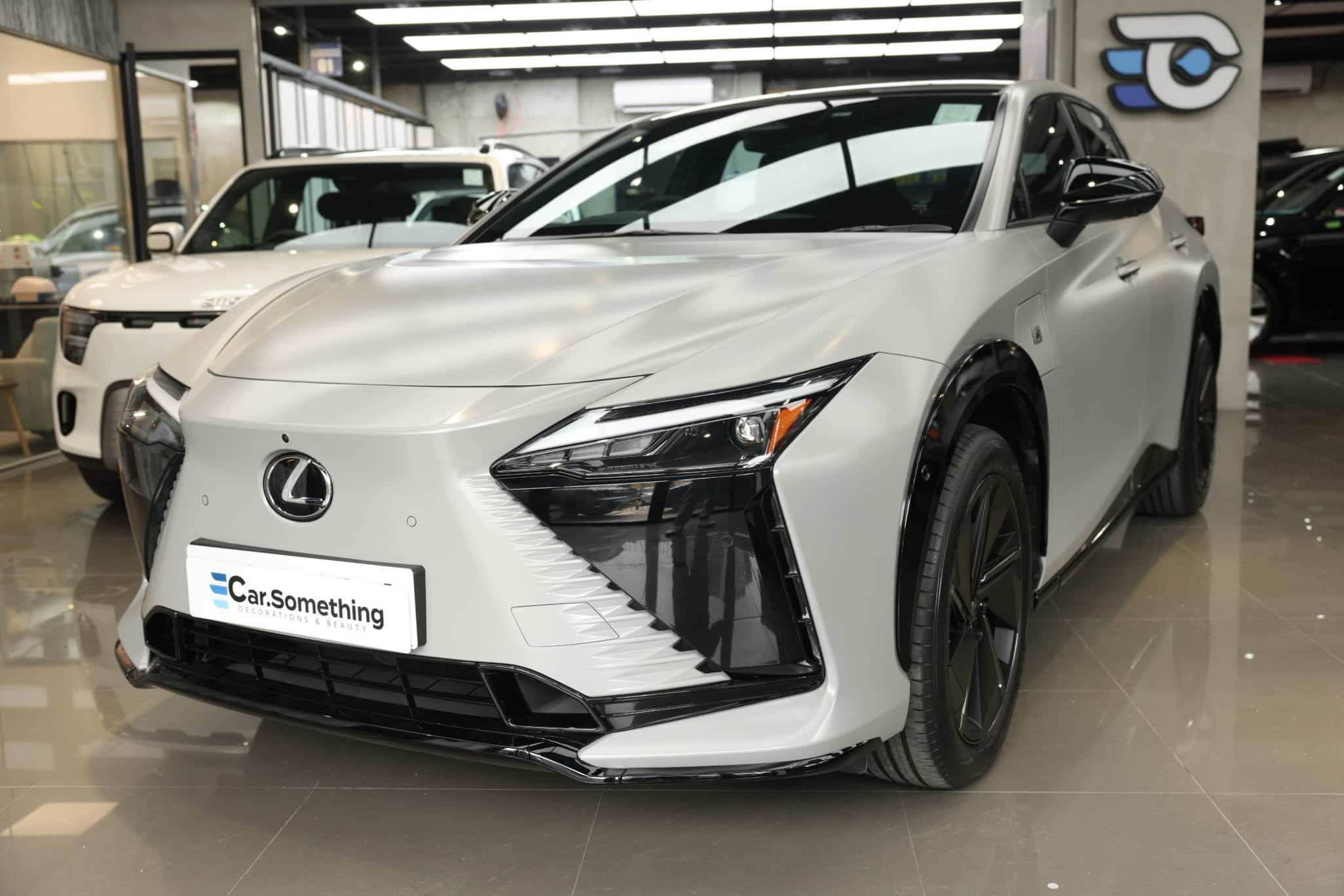 Lexus RZ 550e 磨砂透明 PPS 噴塗保護膜施工